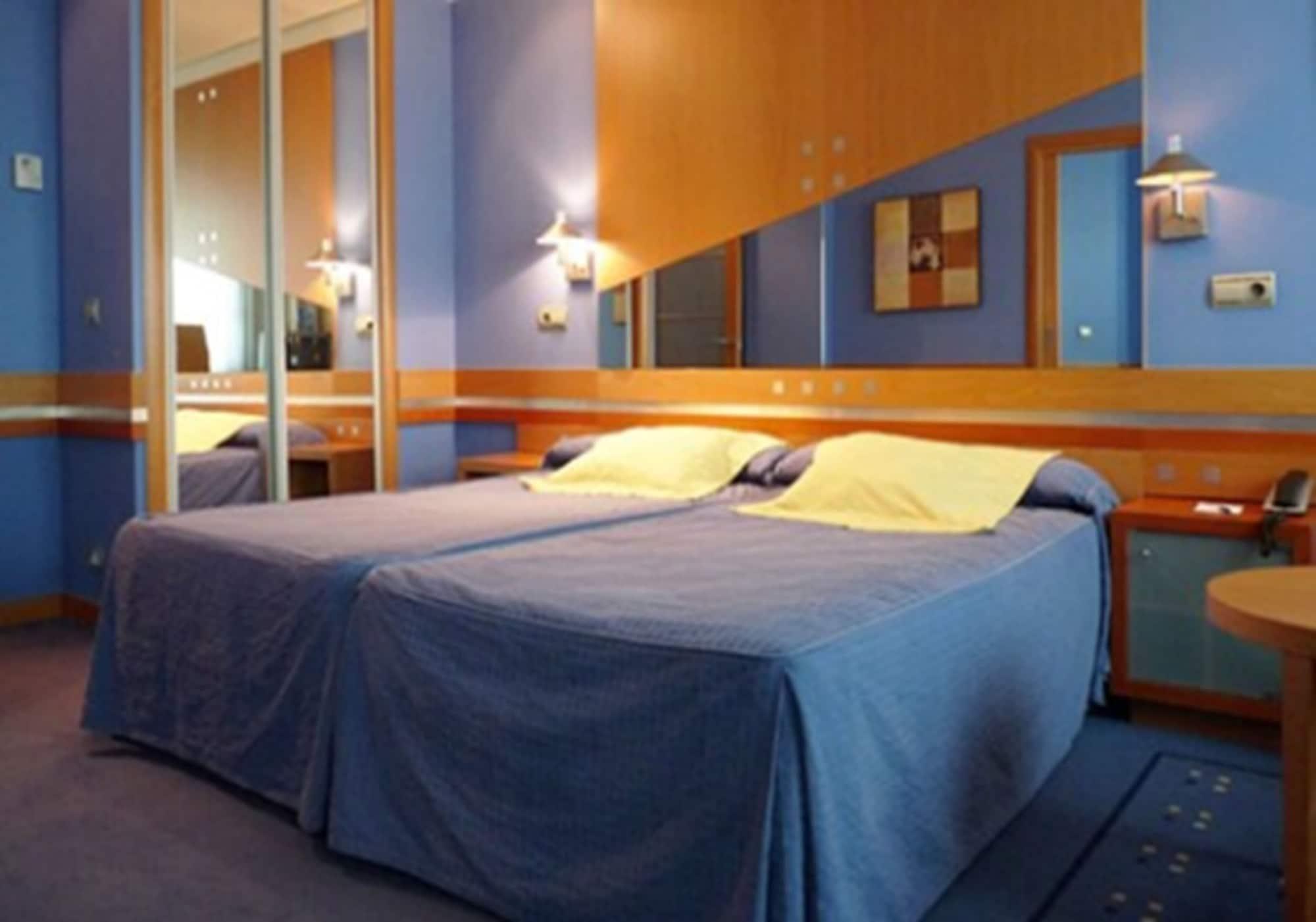 Hotel Torresport Torrelavega Room photo