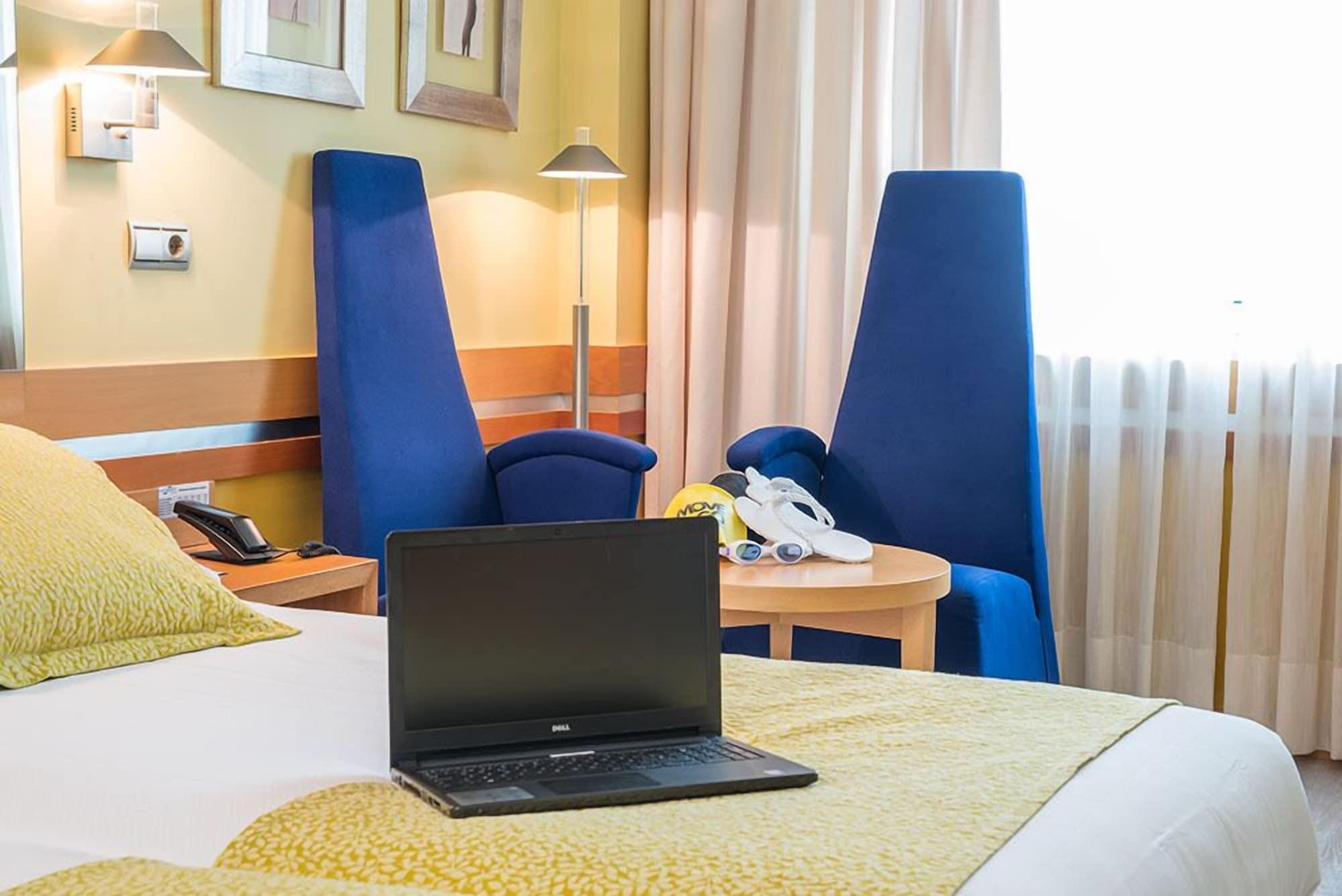 Hotel Torresport Torrelavega Exterior photo