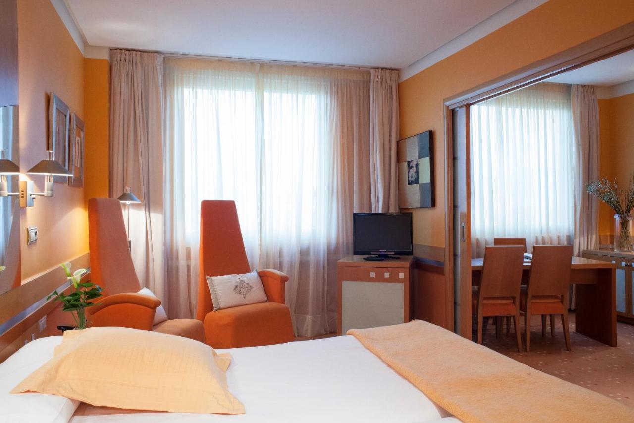Hotel Torresport Torrelavega Exterior photo